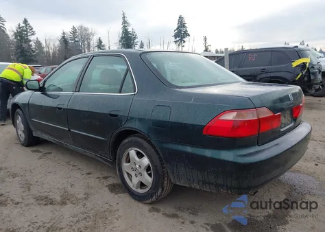 1999 Honda Accord Ex V6 z USA, uszkodzony, nr VIN 1HGCG165XXA017654